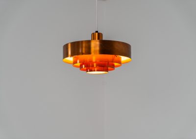 Copper “Roulette” pendant light by Jo Hammerborg for Fog & Mørup (Denmark, 1960s). In our opinion, this is one of Hammerborg’s most stunning designs and increasingly hard to find. Made from solid copper rings with orange detailing on the interior, this lamp is a striking piece, both on and off. It’s in excellent condition, showcasing a beautiful patina on the copper.