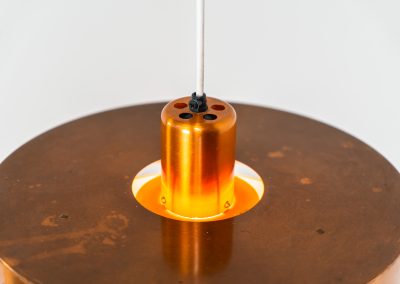 Copper “Roulette” pendant light by Jo Hammerborg for Fog & Mørup (Denmark, 1960s). In our opinion, this is one of Hammerborg’s most stunning designs and increasingly hard to find. Made from solid copper rings with orange detailing on the interior, this lamp is a striking piece, both on and off. It’s in excellent condition, showcasing a beautiful patina on the copper.
