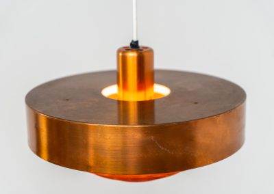 Copper “Roulette” pendant light by Jo Hammerborg for Fog & Mørup (Denmark, 1960s). In our opinion, this is one of Hammerborg’s most stunning designs and increasingly hard to find. Made from solid copper rings with orange detailing on the interior, this lamp is a striking piece, both on and off. It’s in excellent condition, showcasing a beautiful patina on the copper.