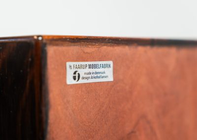 Rare XL sideboard in rosewood by Ib Kofod-Larsen for Faarup (Denmark, 1950s). This piece exudes pure luxury, featuring four large sliding doors with amazing inset handles and lots of storage space with adjustable drawers and shelves inside. The exterior is crafted from rosewood with a glossy finish, showcasing a stunning woodgrain, while the oak-finished interior provides a beautiful contrast. This hard to find piece presents itself in amazing vintage condition with minimal sings of a previous life. The doors slide really smooth. Marked by maker.