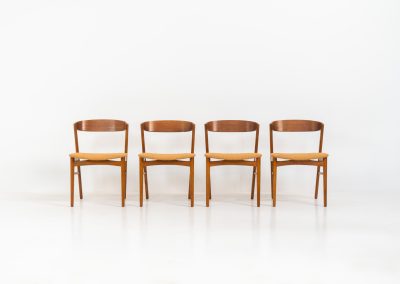 Set of 4 stunning ‘model 206’ dining chairs by Thomas Harlev for Farstrup (Denmark, 1960s). A beautiful design featuring a generously curved teak back rest and a solid beech frame with sleek lines. The chairs are newly upholstered in a orange/brown bouclé fabric. All chairs are in very good condition!