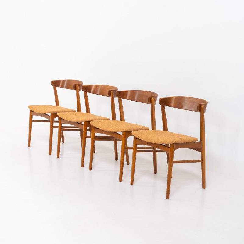 Set of 4 stunning ‘model 206’ dining chairs by Thomas Harlev for Farstrup (Denmark, 1960s). A beautiful design featuring a generously curved teak back rest and a solid beech frame with sleek lines. The chairs are newly upholstered in a orange/brown bouclé fabric. All chairs are in very good condition!
