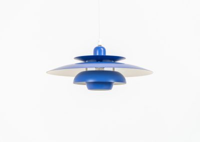 Colorful pendant light by EL-Light (Denmark, 1970s). This striking lamp showcases a minimalist, timeless design from the 1970s. Composed of four aluminum shades, the fixture is lacquered in a vivid, still original, blue color. The lamp is restored, rewired and in remarkably good condition!