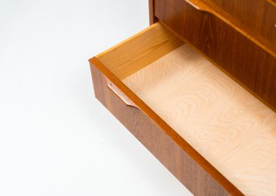 Danish secretary in teak, 1960s. A highly versatile piece featuring seven drawers with beautiful handles, a pull-out leaf, a mirror and lots of storage space. A convenient piece that finds its way in any setting. In very good condition!