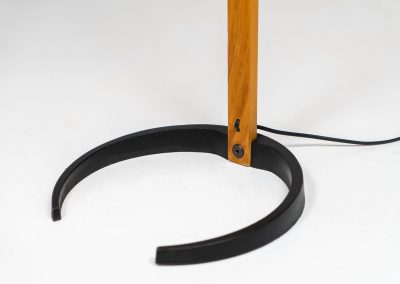 Magnificent Caprani floor lamp by Mads Caprani (Denmark, 1970s). This iconic and hard to find piece features a graceful beech ark, a cast iron base and its original linen pleated shade. The lamp is in original and very good condition, with only minor using traces on the shade, as shown on the pictures. Labeled by maker.