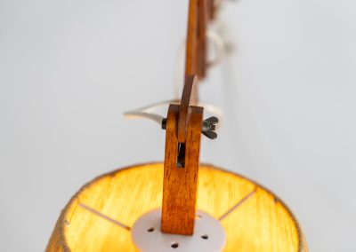Large teak “Scissor” wall lamp (Denmark, 1960s). This striking mid-century wall lamp is a standout piece, adjustable in length, angle, and direction for both functionality and style. Crafted from teak, it features a beautifully textured sisal lampshade that complements its warm, organic design. With an extendable arm ranging from 35 cm to 95 cm, this is a generously sized lamp that offers exceptional versatility, making it ideal for various settings and purposes. In very good condition.