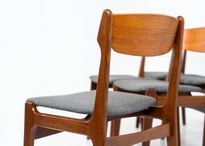 Set of 6 beautiful dining chairs attributed to Erik Buch (Denmark, 1960s). They feature organically curved solid teak frames and floating seats, newly upholstered in a grey fabric. These beauties are in excellent condition. We have 12 pieces available so a bigger set is possible on request.