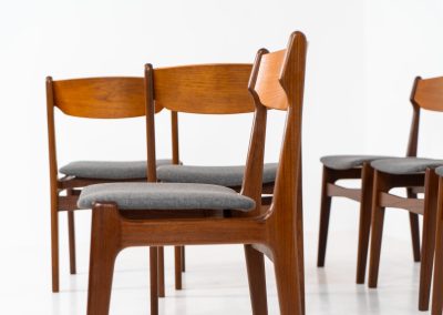Set of 6 beautiful dining chairs attributed to Erik Buch (Denmark, 1960s). They feature organically curved solid teak frames and floating seats, newly upholstered in a grey fabric. These beauties are in excellent condition. We have 12 pieces available so a bigger set is possible on request.
