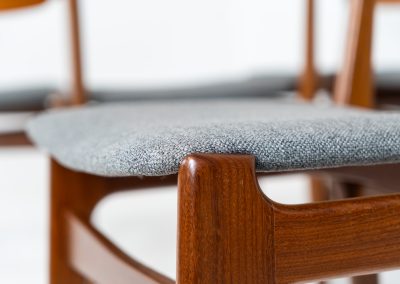 Set of 6 beautiful dining chairs attributed to Erik Buch (Denmark, 1960s). They feature organically curved solid teak frames and floating seats, newly upholstered in a grey fabric. These beauties are in excellent condition. We have 12 pieces available so a bigger set is possible on request.