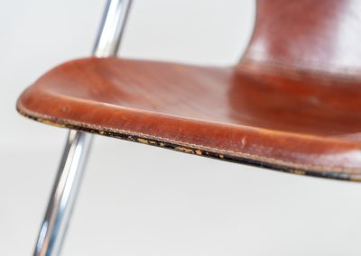 Set of 4 rare leather dining chairs by Willy Rizzo for Metaform (the Netherlands, 1970s). Designed in Italy and manufactured in the Netherlands, these hard to find chairs are a testament to Willy Rizzo’s iconic style. They feature chrome tubular frames and cognac leather seats. The leather showcases a rich patina with visible signs of use, adding character and charm to these remarkable pieces.