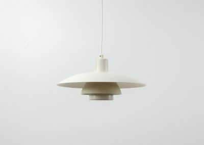 PH4/3 pendant light designed by Poul Henningsen for Louis Poulsen in Denmark, 1960s. A beautiful and timeless design with at the same time a very nice and calming light dispersion! In good condition.