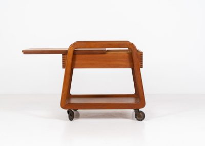 Teak serving trolley by Sikka Møbler (Denmark, 1960s). An elegant and versatile piece crafted from warm teak. It features clean lines, dovetail joinery, and a functional two-tier design with a convenient drawer for storage. The trolley is mounted on smooth-rolling casters, making it both stylish and practical for serving or displaying items. The trolley remains in mint condition.