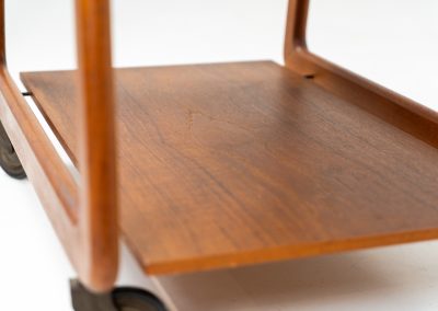 Teak serving trolley by Sikka Møbler (Denmark, 1960s). An elegant and versatile piece crafted from warm teak. It features clean lines, dovetail joinery, and a functional two-tier design with a convenient drawer for storage. The trolley is mounted on smooth-rolling casters, making it both stylish and practical for serving or displaying items. The trolley remains in mint condition.