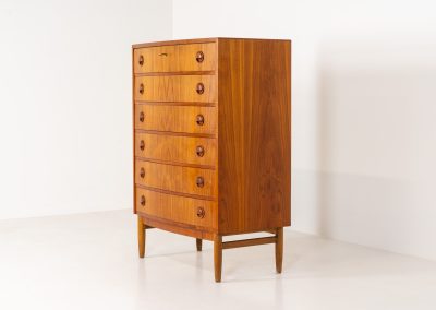 Bow front chest of drawers Kai Kristiansen (Denmark, 1960s). A very convenient and elegant piece with six drawers and nice organic sculpted handles, crafted out of teak. In good vintage condition with some visible using traces, mainly on the top. Original key included.