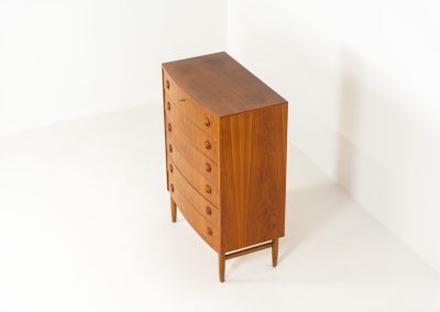 Bow front chest of drawers Kai Kristiansen (Denmark, 1960s). A very convenient and elegant piece with six drawers and nice organic sculpted handles, crafted out of teak. In good vintage condition with some visible using traces, mainly on the top. Original key included.