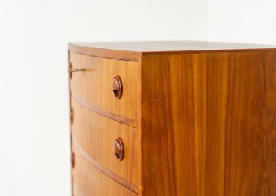 Bow front chest of drawers Kai Kristiansen (Denmark, 1960s). A very convenient and elegant piece with six drawers and nice organic sculpted handles, crafted out of teak. In good vintage condition with some visible using traces, mainly on the top. Original key included.