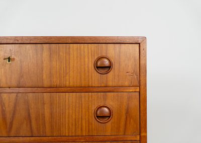 Bow front chest of drawers Kai Kristiansen (Denmark, 1960s). A very convenient and elegant piece with six drawers and nice organic sculpted handles, crafted out of teak. In good vintage condition with some visible using traces, mainly on the top. Original key included.