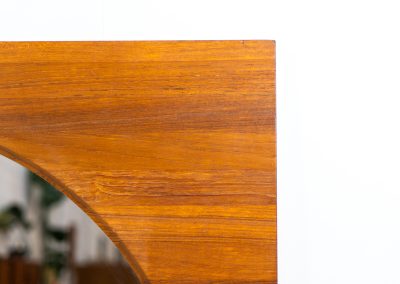 XL Mid-century mirror in solid teak (Denmark, 1960s). This stunning Danish mirror is crafted from solid teak, showcasing a bold square frame that perfectly complements the round inset mirror. A beautiful piece that adds warmth and timeless elegance to any space! The mirror remains in excellent condition. While it doesn’t currently have mounts for wall hanging, we’d be happy to arrange this upon request.