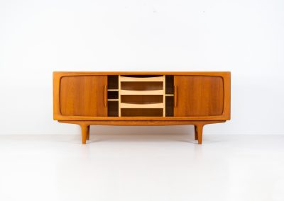 Exceptional sideboard by Johannes Andersen for CFC Silkeborg (Denmark, 1960s). Just wow.. what a piece! Clearly an example of top-notch Danish craftmanship, designed by one of Denemarks most beloved designers, Johannes Andersen. The sideboard is made out of teak and features stunning organic shapes and lots of amazing details, like the two big tambour doors and the rounded handles. This piece presents itself in mint condition with no damages or significant using traces.