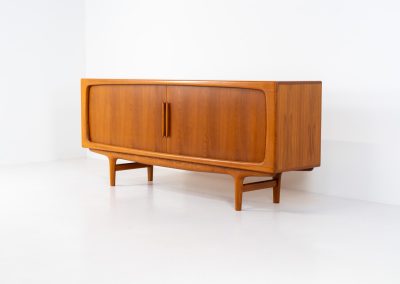 Exceptional sideboard by Johannes Andersen for CFC Silkeborg (Denmark, 1960s). Just wow.. what a piece! Clearly an example of top-notch Danish craftmanship, designed by one of Denemarks most beloved designers, Johannes Andersen. The sideboard is made out of teak and features stunning organic shapes and lots of amazing details, like the two big tambour doors and the rounded handles. This piece presents itself in mint condition with no damages or significant using traces.