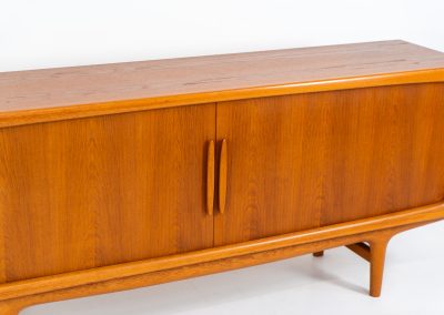 Exceptional sideboard by Johannes Andersen for CFC Silkeborg (Denmark, 1960s). Just wow.. what a piece! Clearly an example of top-notch Danish craftmanship, designed by one of Denemarks most beloved designers, Johannes Andersen. The sideboard is made out of teak and features stunning organic shapes and lots of amazing details, like the two big tambour doors and the rounded handles. This piece presents itself in mint condition with no damages or significant using traces.
