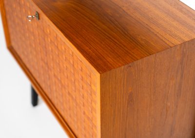 Extremely rare standing wall-unit with bar by Poul Cadovius (Denmark, 1960s). A true masterpiece of Danish modernism and a model we have never seen before! It features two metal Z-shaped wall supports, three normal shelves, one slightly wider shelve and a bar cabinet with amazing details like the bentwood shelves on the inside, the woven teak door or the build-in bottle rack. This extraordinary piece presents itself in mint condition!