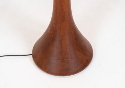 Huge sculptural “Teardrop” floor lamp by Domus (Germany, 1970s). This striking piece features a sculptural solid teak stem and base, paired with a large wild-silk lampshade. The lamp is height-adjustable and houses three light bulbs inside the shade, which can be switched on individually or together for customizable lighting. The floor lamp remains in its original, very good condition—a true statement piece for any interior.