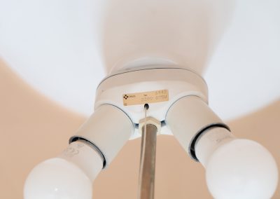 Huge sculptural “Teardrop” floor lamp by Domus (Germany, 1970s). This striking piece features a sculptural solid teak stem and base, paired with a large wild-silk lampshade. The lamp is height-adjustable and houses three light bulbs inside the shade, which can be switched on individually or together for customizable lighting. The floor lamp remains in its original, very good condition—a true statement piece for any interior.