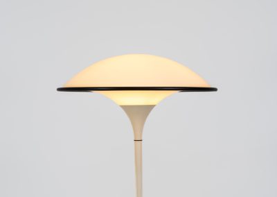 Magnificent “Cosmos” floor lamp by Preben Jacobsen for Fog & Mørup (Denmark, 1980s). This Cosos floor lamp, also know as the “Ufo” lamp features a metal tulip shaped base, a metal leg and a nicely curved acrylic dome shade that casts a beautiful, diffused glow. This sleek minimalistic piece is definitely an eye catcher. In excellent vintage condition!