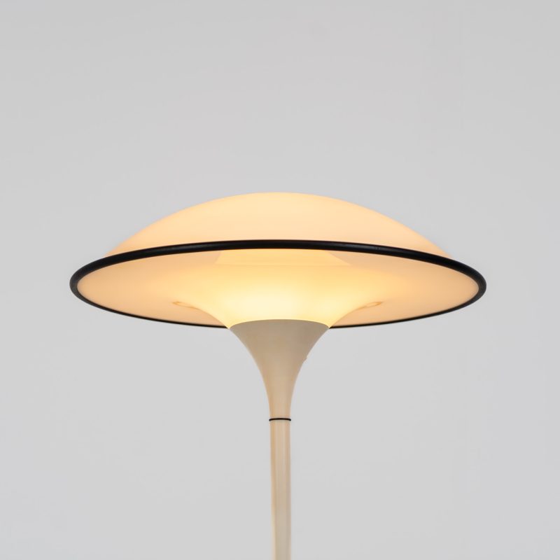 Magnificent “Cosmos” floor lamp by Preben Jacobsen for Fog & Mørup (Denmark, 1980s). This Cosos floor lamp, also know as the “Ufo” lamp features a metal tulip shaped base, a metal leg and a nicely curved acrylic dome shade that casts a beautiful, diffused glow. This sleek minimalistic piece is definitely an eye catcher. In excellent vintage condition!