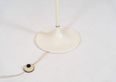 Magnificent “Cosmos” floor lamp by Preben Jacobsen for Fog & Mørup (Denmark, 1980s). This Cosos floor lamp, also know as the “Ufo” lamp features a metal tulip shaped base, a metal leg and a nicely curved acrylic dome shade that casts a beautiful, diffused glow. This sleek minimalistic piece is definitely an eye catcher. In excellent vintage condition!
