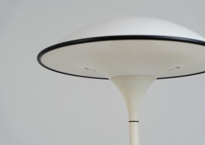 Magnificent “Cosmos” floor lamp by Preben Jacobsen for Fog & Mørup (Denmark, 1980s). This Cosos floor lamp, also know as the “Ufo” lamp features a metal tulip shaped base, a metal leg and a nicely curved acrylic dome shade that casts a beautiful, diffused glow. This sleek minimalistic piece is definitely an eye catcher. In excellent vintage condition!