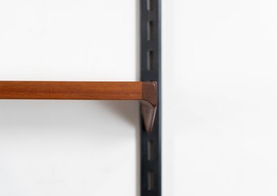 Beautiful wall-unit by Kai Kristiansen for FM Møbler (Denmark, 1960s). Just a stunning shelving system featuring three black metal wall mounts, six normal shelves and one extra wide shelve which can also be used as a small desk. The modular system allows for endless configuration possibilities, enabling you to arrange the pieces to suit your personal taste and space. The wall-unit remains in excellent condition!