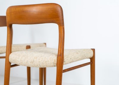 Set of 4 “Model 75” dining chairs by Niels Otto Møller for J.L. Møller (Denmark, 1960s). These iconic chairs are made out of a solid teak frame and upholstered in the original beige wool fabric. The combination of the sculptural and organic shapes combined with the natural woodgrain and the contrasting fabric makes this one hell of a chair! In very good condition and labeled by maker.