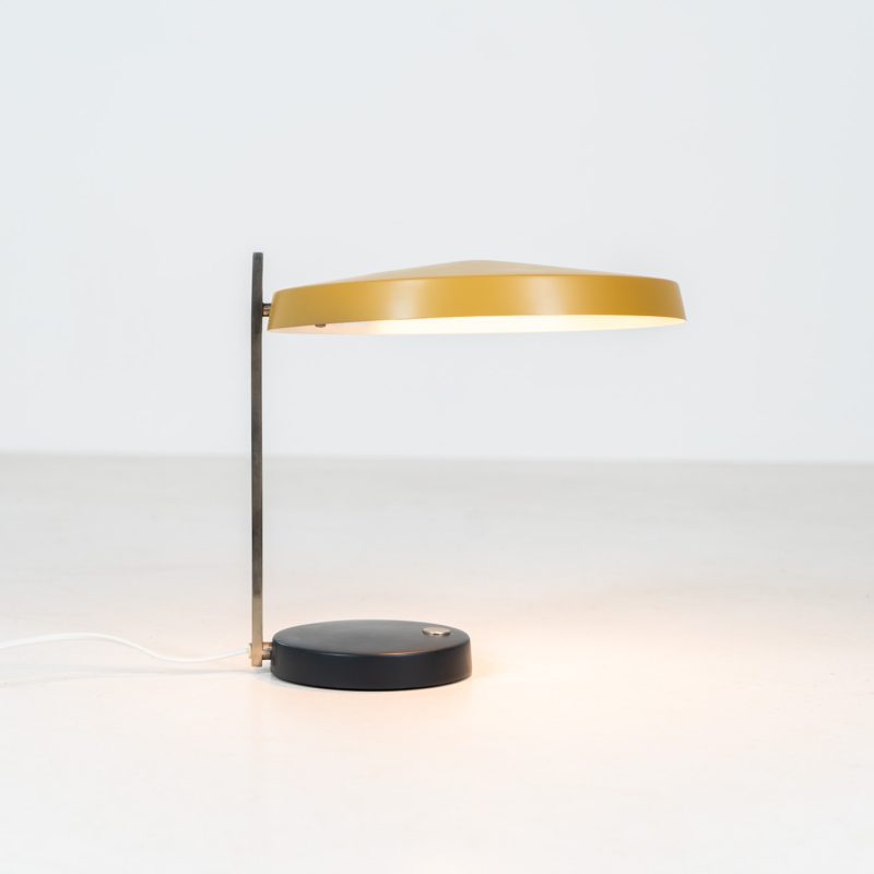 “Oslo” table lamp by H.G. Pfaender for Hildebrand (Germany, 1960s). A stunning, minimalistic and very timeless design featuring a black metal base with a built-in chrome switch, a chrome arm and an adjustable lamp shade lacquered in yellow. With the Oslo lamp, Pfaender won an ‘IF Design Award’ in 1962. The lamp is is very good condition!