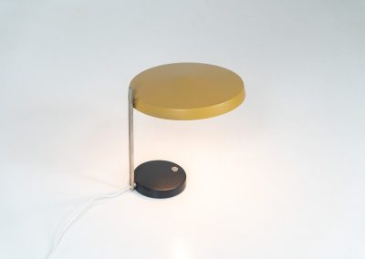 “Oslo” table lamp by H.G. Pfaender for Hildebrand (Germany, 1960s). A stunning, minimalistic and very timeless design featuring a black metal base with a built-in chrome switch, a chrome arm and an adjustable lamp shade lacquered in yellow. With the Oslo lamp, Pfaender won an ‘IF Design Award’ in 1962. The lamp is is very good condition!