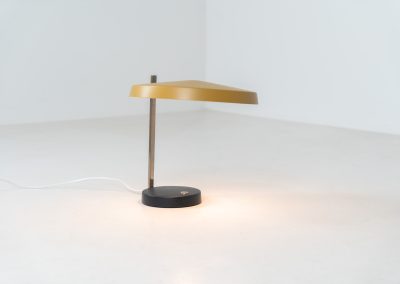 “Oslo” table lamp by H.G. Pfaender for Hildebrand (Germany, 1960s). A stunning, minimalistic and very timeless design featuring a black metal base with a built-in chrome switch, a chrome arm and an adjustable lamp shade lacquered in yellow. With the Oslo lamp, Pfaender won an ‘IF Design Award’ in 1962. The lamp is is very good condition!