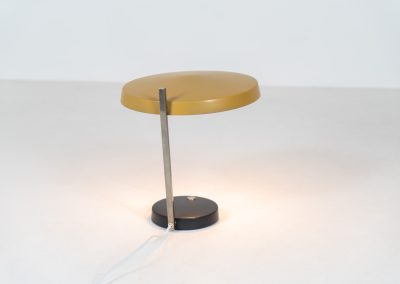 “Oslo” table lamp by H.G. Pfaender for Hildebrand (Germany, 1960s). A stunning, minimalistic and very timeless design featuring a black metal base with a built-in chrome switch, a chrome arm and an adjustable lamp shade lacquered in yellow. With the Oslo lamp, Pfaender won an ‘IF Design Award’ in 1962. The lamp is is very good condition!