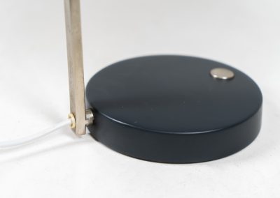 “Oslo” table lamp by H.G. Pfaender for Hildebrand (Germany, 1960s). A stunning, minimalistic and very timeless design featuring a black metal base with a built-in chrome switch, a chrome arm and an adjustable lamp shade lacquered in yellow. With the Oslo lamp, Pfaender won an ‘IF Design Award’ in 1962. The lamp is is very good condition!