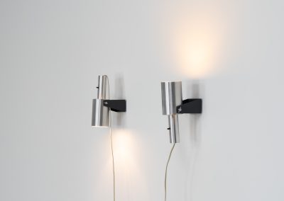 Beautiful pair of “Sonet” wall lights by Hans P. Jeppesen for Fog & Mørup (Denmark, 1960s). These modernist fixtures feature a black lacquered metal base and a brushed aluminium lamp shade, they are easily adjustable in multiple angles and directions. Both pieces are in original condition. They do have a few dents and surface scratches, but are in very good vintage condition! Labeled by maker.