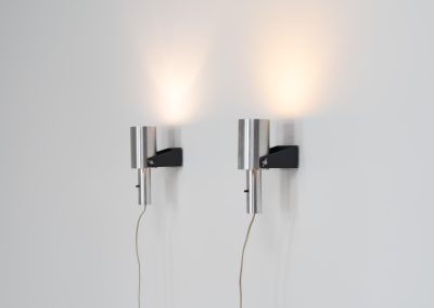 Beautiful pair of “Sonet” wall lights by Hans P. Jeppesen for Fog & Mørup (Denmark, 1960s). These modernist fixtures feature a black lacquered metal base and a brushed aluminium lamp shade, they are easily adjustable in multiple angles and directions. Both pieces are in original condition. They do have a few dents and surface scratches, but are in very good vintage condition! Labeled by maker.