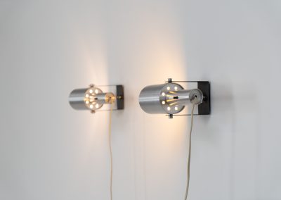 Beautiful pair of “Sonet” wall lights by Hans P. Jeppesen for Fog & Mørup (Denmark, 1960s). These modernist fixtures feature a black lacquered metal base and a brushed aluminium lamp shade, they are easily adjustable in multiple angles and directions. Both pieces are in original condition. They do have a few dents and surface scratches, but are in very good vintage condition! Labeled by maker.