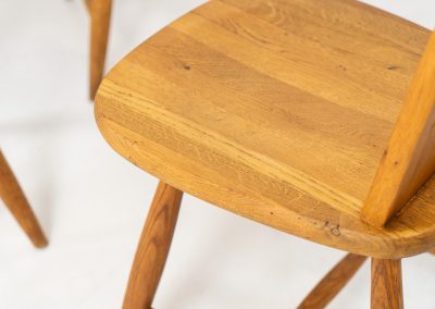 Set of six rare “Pirtti” dining chairs by Eero Aarnio for Laukaan Puu (Finland, 1960s). This exceptional set of “Pirtti” dining chairs by Eero Aarnio stands out from the more common pine versions, as they are crafted from solid oak. Their bold, sculptural design strikes a balance between brutalism and organic softness, with rounded edges and a strong, grounded presence. The oak has aged beautifully over time, with each chair showcasing a unique patina and subtle variations in wood grain and tone. While they bear visible signs of use, these natural imperfections only enhance their character, giving them a rich, lived-in warmth.