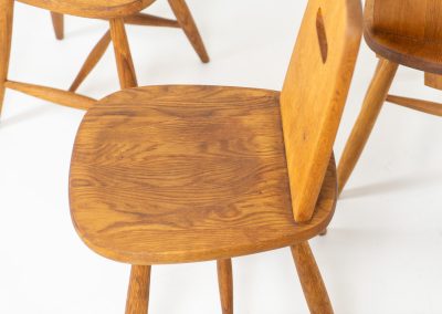 Set of six rare “Pirtti” dining chairs by Eero Aarnio for Laukaan Puu (Finland, 1960s). This exceptional set of “Pirtti” dining chairs by Eero Aarnio stands out from the more common pine versions, as they are crafted from solid oak. Their bold, sculptural design strikes a balance between brutalism and organic softness, with rounded edges and a strong, grounded presence. The oak has aged beautifully over time, with each chair showcasing a unique patina and subtle variations in wood grain and tone. While they bear visible signs of use, these natural imperfections only enhance their character, giving them a rich, lived-in warmth.