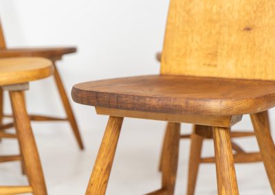 Set of six rare “Pirtti” dining chairs by Eero Aarnio for Laukaan Puu (Finland, 1960s). This exceptional set of “Pirtti” dining chairs by Eero Aarnio stands out from the more common pine versions, as they are crafted from solid oak. Their bold, sculptural design strikes a balance between brutalism and organic softness, with rounded edges and a strong, grounded presence. The oak has aged beautifully over time, with each chair showcasing a unique patina and subtle variations in wood grain and tone. While they bear visible signs of use, these natural imperfections only enhance their character, giving them a rich, lived-in warmth.