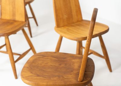 Set of six rare “Pirtti” dining chairs by Eero Aarnio for Laukaan Puu (Finland, 1960s). This exceptional set of “Pirtti” dining chairs by Eero Aarnio stands out from the more common pine versions, as they are crafted from solid oak. Their bold, sculptural design strikes a balance between brutalism and organic softness, with rounded edges and a strong, grounded presence. The oak has aged beautifully over time, with each chair showcasing a unique patina and subtle variations in wood grain and tone. While they bear visible signs of use, these natural imperfections only enhance their character, giving them a rich, lived-in warmth.