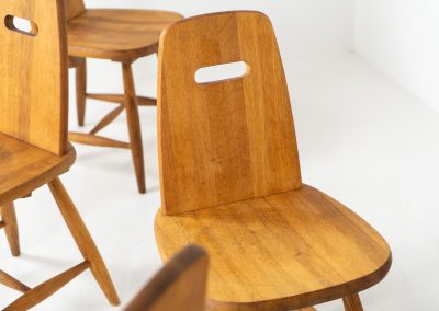 Set of six rare “Pirtti” dining chairs by Eero Aarnio for Laukaan Puu (Finland, 1960s). This exceptional set of “Pirtti” dining chairs by Eero Aarnio stands out from the more common pine versions, as they are crafted from solid oak. Their bold, sculptural design strikes a balance between brutalism and organic softness, with rounded edges and a strong, grounded presence. The oak has aged beautifully over time, with each chair showcasing a unique patina and subtle variations in wood grain and tone. While they bear visible signs of use, these natural imperfections only enhance their character, giving them a rich, lived-in warmth.