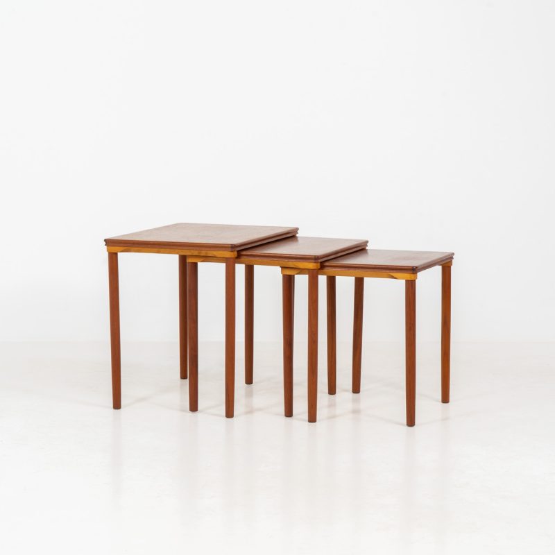 Set of 3 nesting table by E.W. Bach for Toften Møbelfabrik (Denmark, 1960s). These tables are crafted from teak and feature a sleek and functional design, allowing them to nest seamlessly within one another. Versatile and stylish, they serve perfectly as side tables or coffee tables, adapting effortlessly to various interior settings. All three tables are in excellent condition.