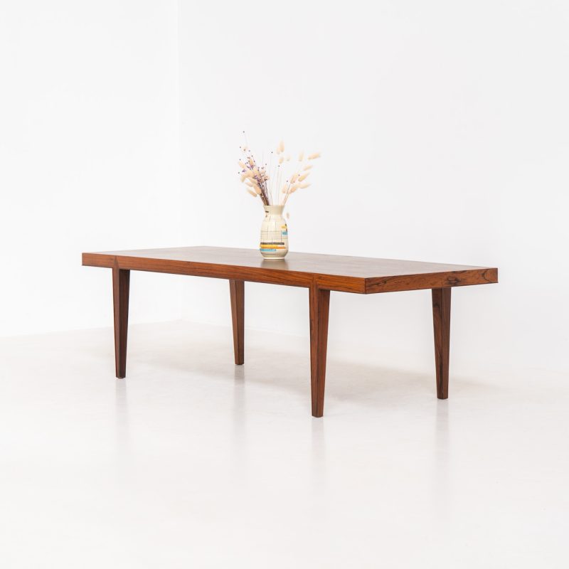 Large Rosewood coffee table by Severin Hansen for Haslev Møbelfabrik (Denmark, 1960s). A beautifully crafted coffee table made from rich rosewood, showcasing a stunning wood grain and an elegant, minimalist design. The seamless joinery between the tabletop and legs is a testament to exceptional craftsmanship and a signature technique of Severin Hansen. A timeless piece that embodies Danish modern design at its finest. It is in very good condition!