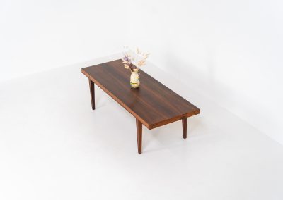 Large Rosewood coffee table by Severin Hansen for Haslev Møbelfabrik (Denmark, 1960s). A beautifully crafted coffee table made from rich rosewood, showcasing a stunning wood grain and an elegant, minimalist design. The seamless joinery between the tabletop and legs is a testament to exceptional craftsmanship and a signature technique of Severin Hansen. A timeless piece that embodies Danish modern design at its finest. It is in very good condition!